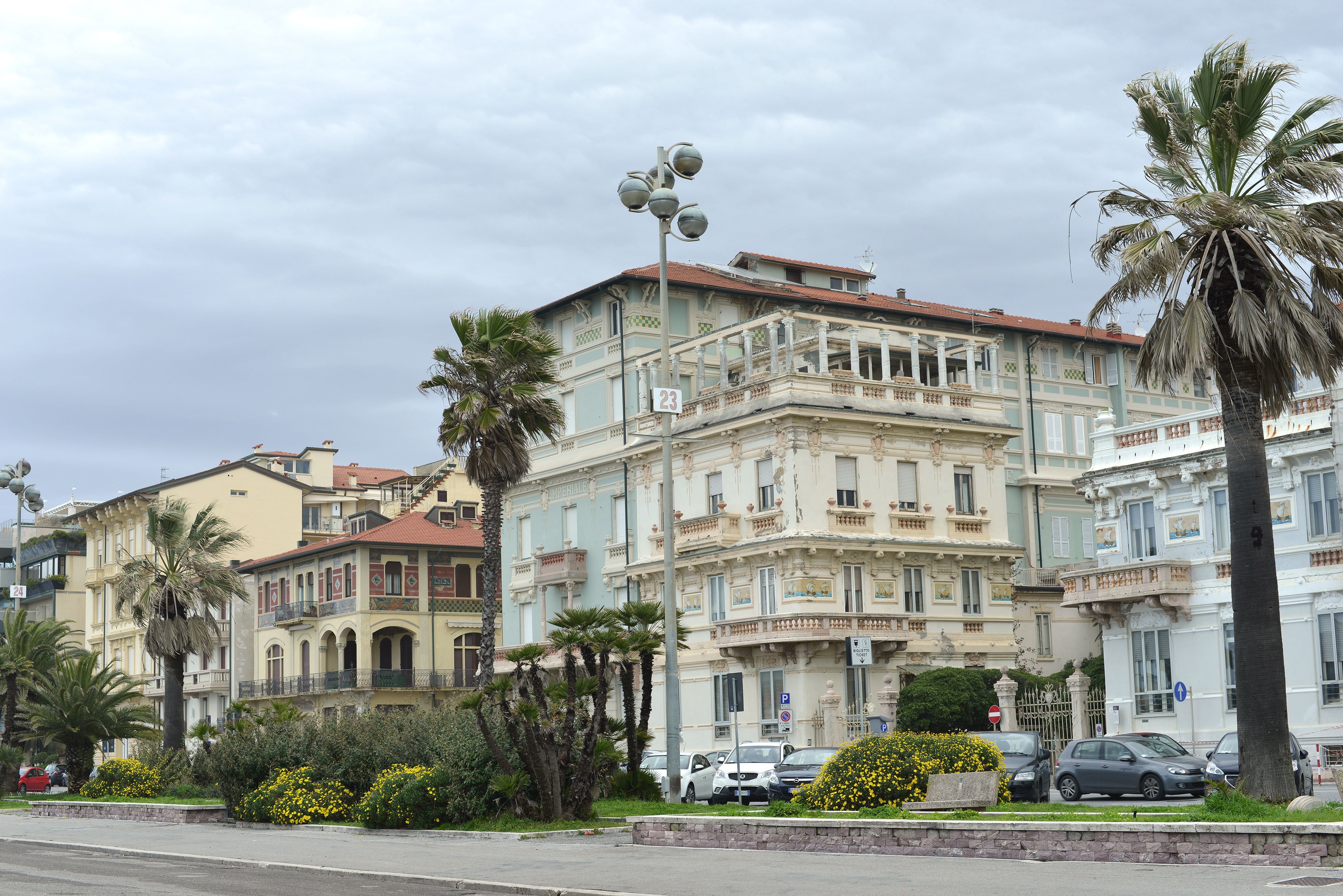 Mercoledì  10 GIUGNO 2026  ELEGANZA & LIBERTY : il MERCATINO di FORTE DEI MARMI ed il Liberty a VIAREGGIO