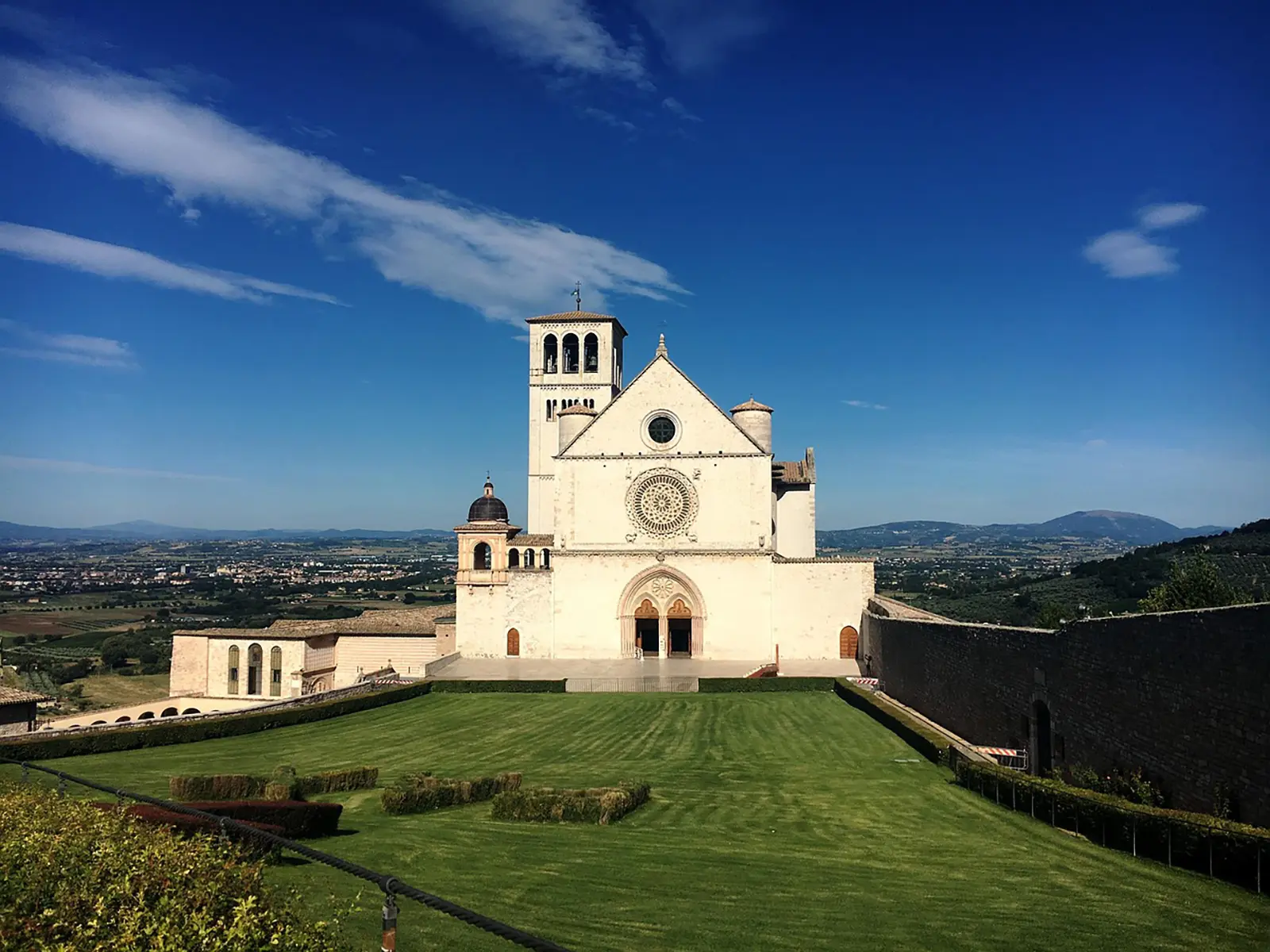 LA VERNA – ASSISI – GUBBIO SULLE ORME DI SAN FRANCESCO in occasione dell’anniversario degli 800 anni della morte del Santo Patrono d’Italia